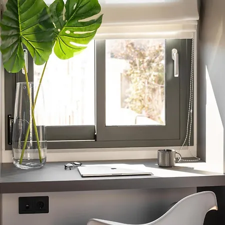 Innovative Floor Breathtaking Flat In Ladadika Apartment