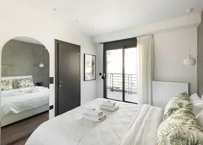 Innovative Floor Breathtaking Flat In Ladadika *